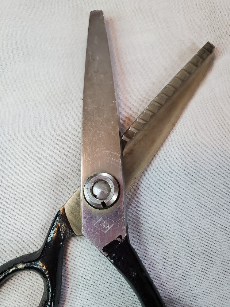 Vintage 7" CG Pinking Shears Scissors Japan Black Handle