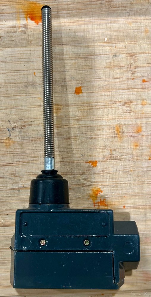 ECCO SW15 12V Backup Alarm Reverse Switch Kit w/ Mounting Bracket