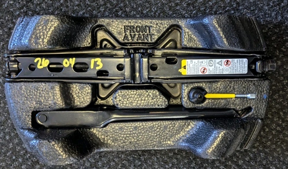 2013 CHEVY IMPALA JACK AND TOOL KIT