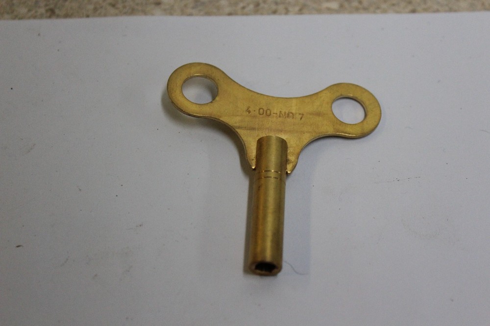 New Brass Replacement Clock Key Size 7 / 4.0 mm For Key Wind Clocks
