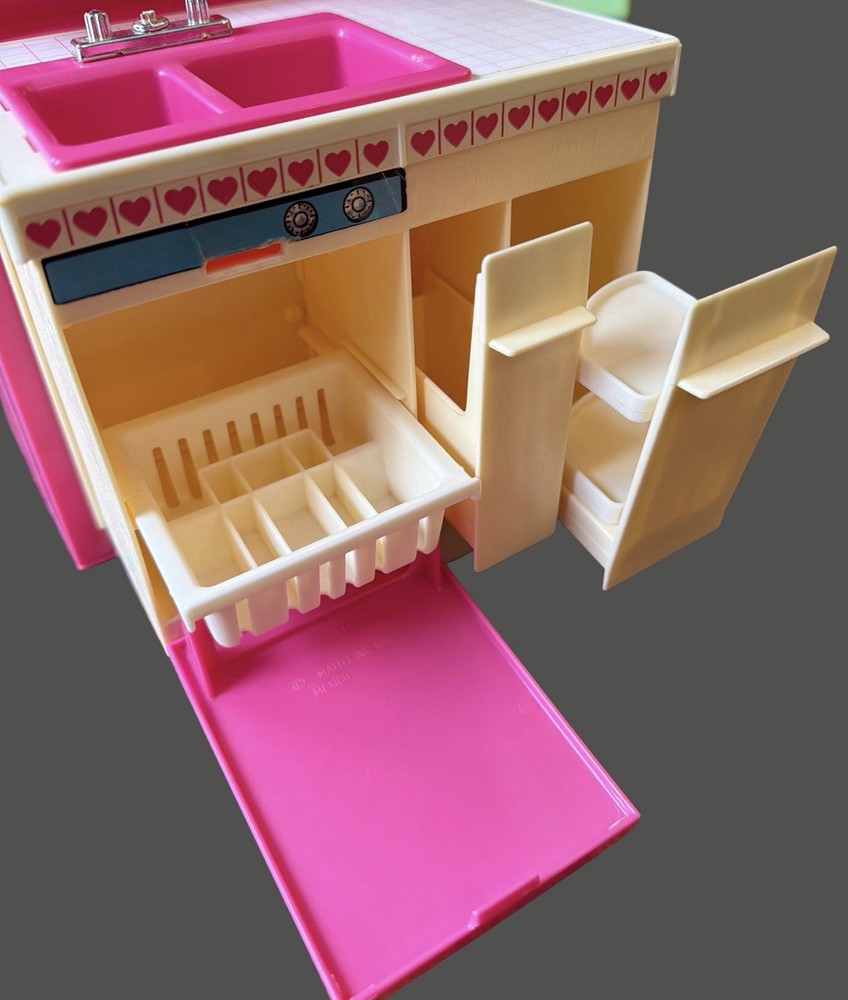 Barbie 1984 Vintage Kitchen