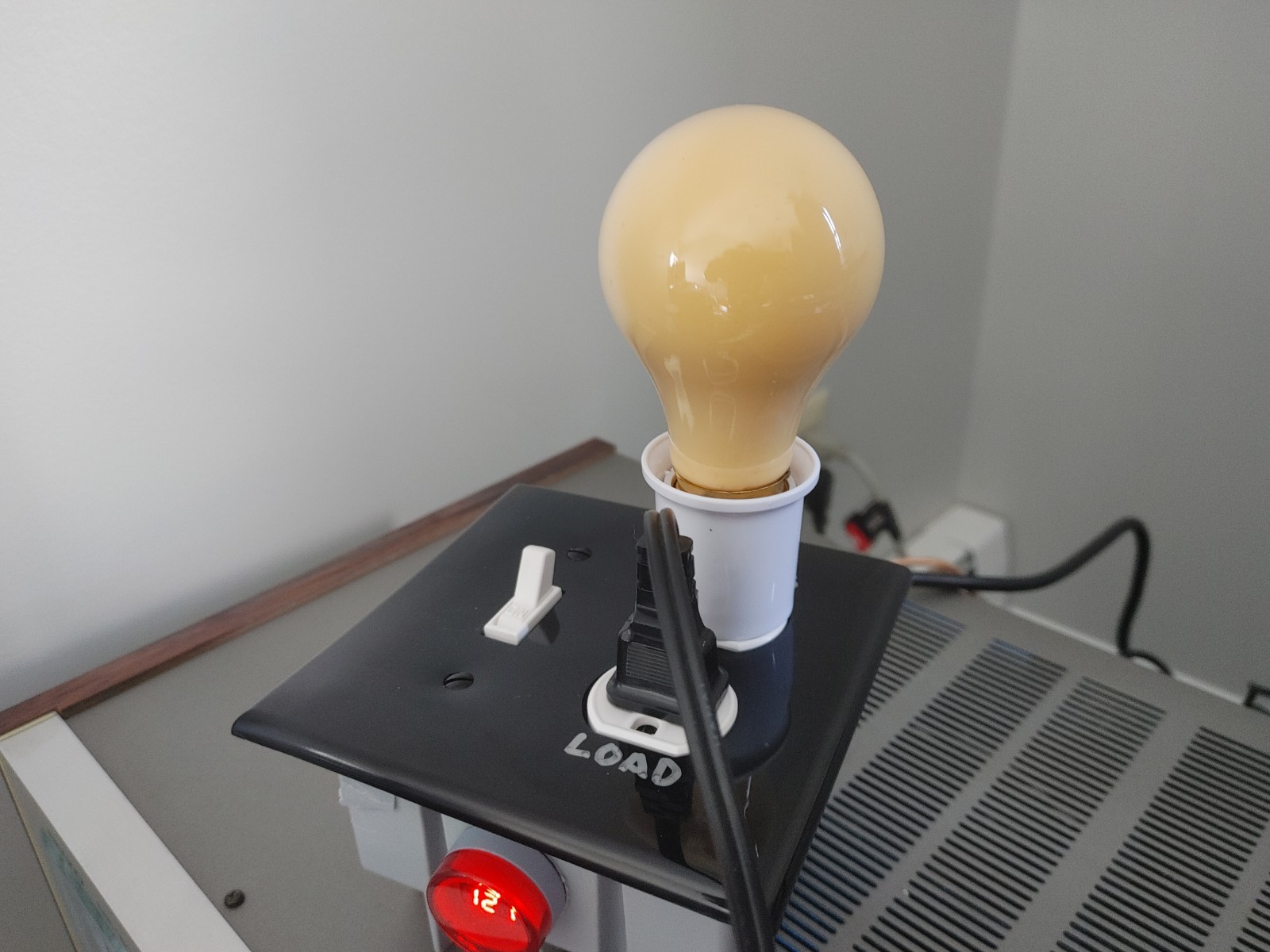 Dim Bulb Tester w/ 100W Bulb & Voltmeter Current Limiter for Amplifiers Stereos