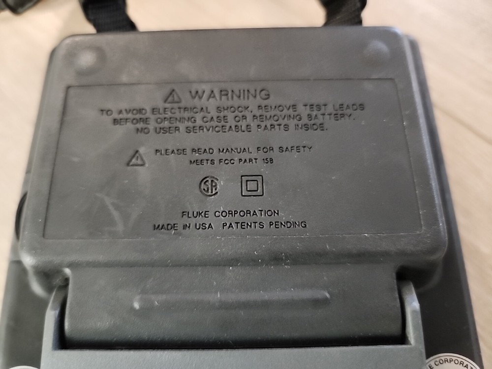 Fluke 701 Documenting Process Calibrator With Accessories And Charger AC Cable