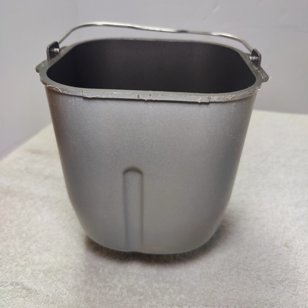Goldstar Model HB-202CE Bread Maker Machine Pan & Paddle