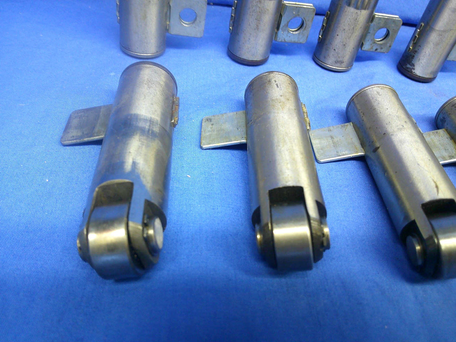 Set of 16 Vintage Buick Nailhead Roller Rockers