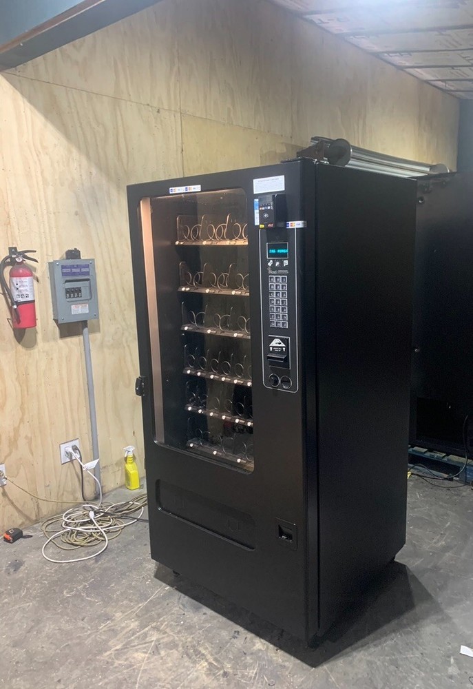 USI 3085 SNACK Vending MACHINE with Card Reader