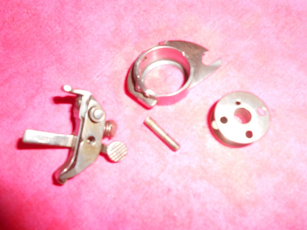 0RIGINAL Singer Sewing Machine 66 Bobbin Case 32590 & Bobbin Ejector and Bobbin