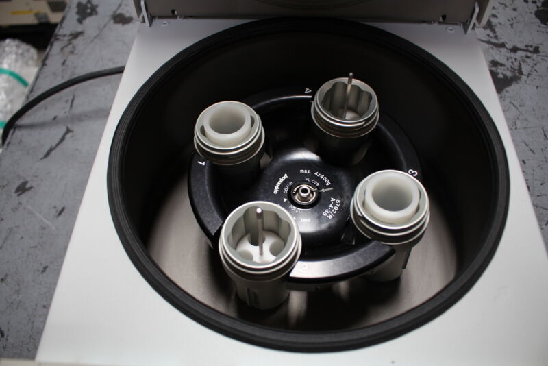 Eppendorf 5702 Centrifuge