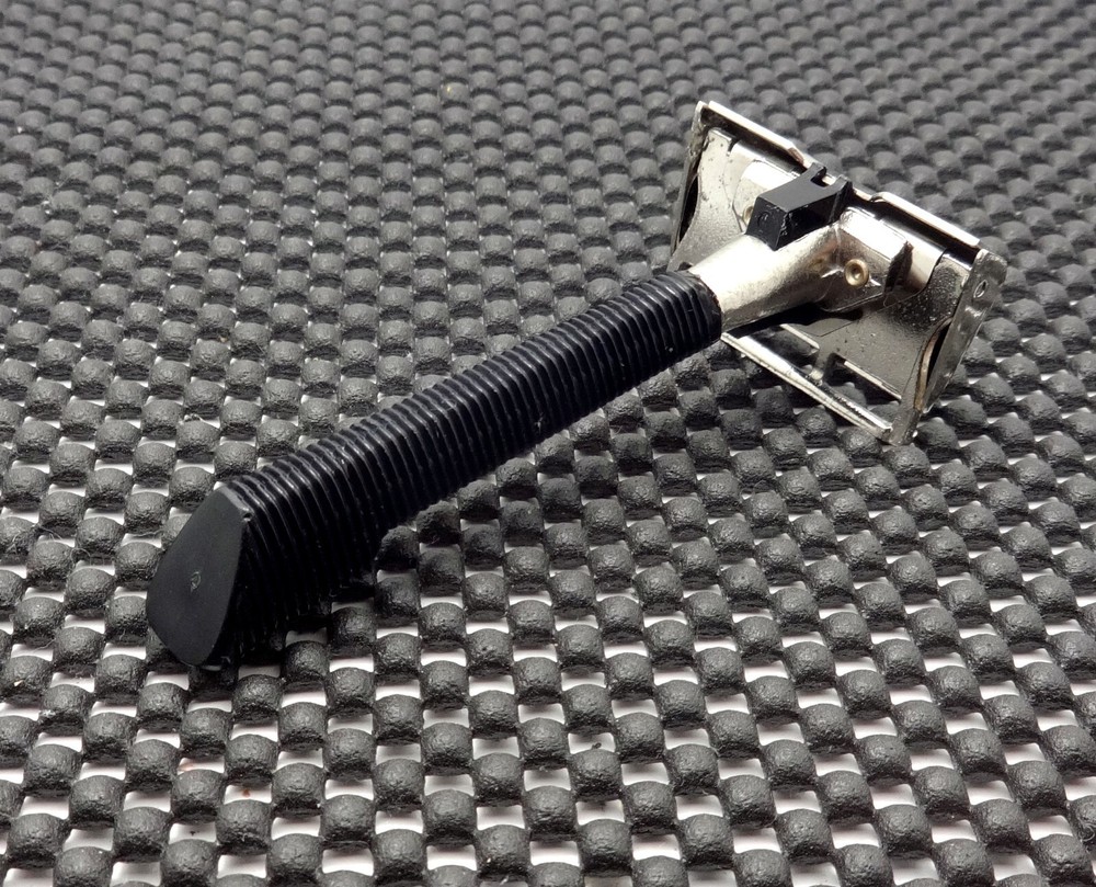Vintage GEM Push Button Single Edge Safety Razor Clean!