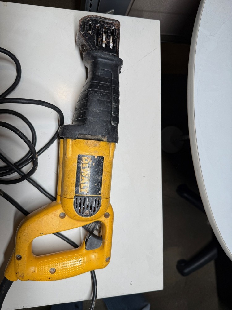 DEWALT DCS380 Reciprocating Saw