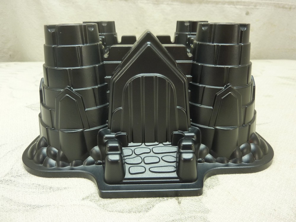 Nordic Ware Castle Bundt 10 Cup Cake Pan
