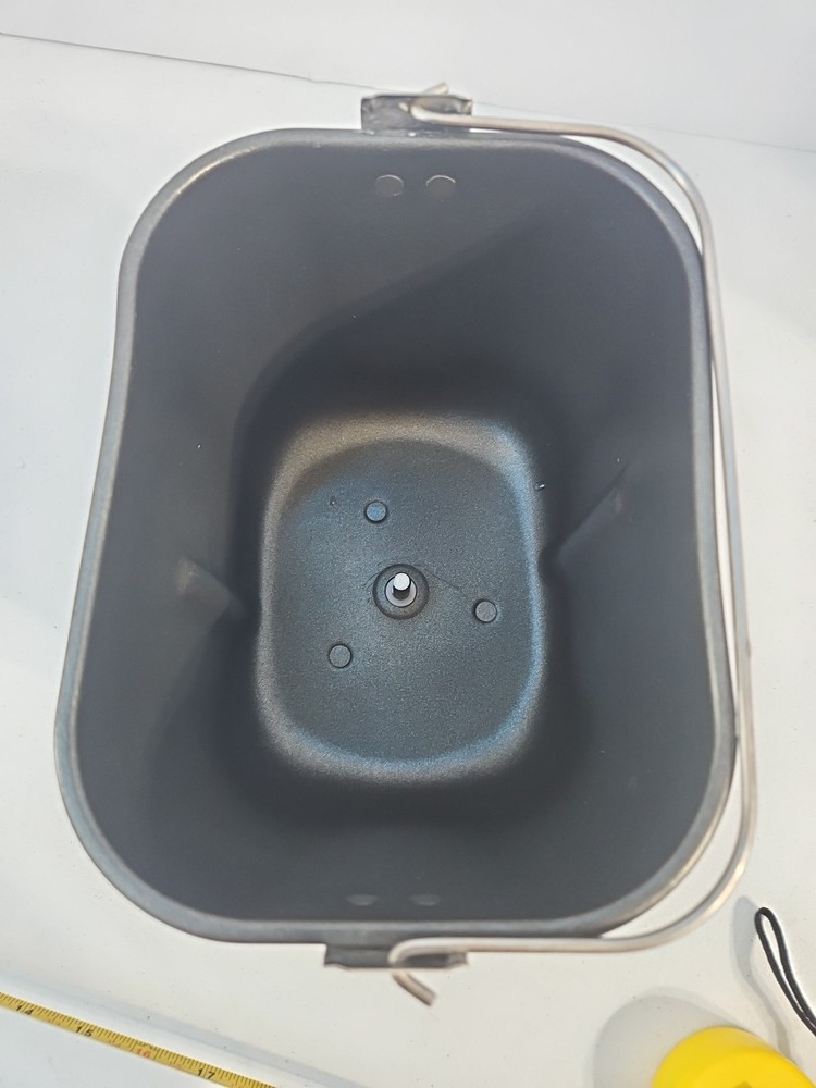 Sunbeam Model 5891 Bread Maker Machine Pan NO PADDLE Good Condition Replacement