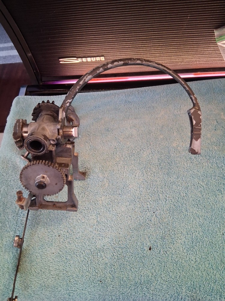 Rockola Gripper Arm Assembly Complete cleaned and working