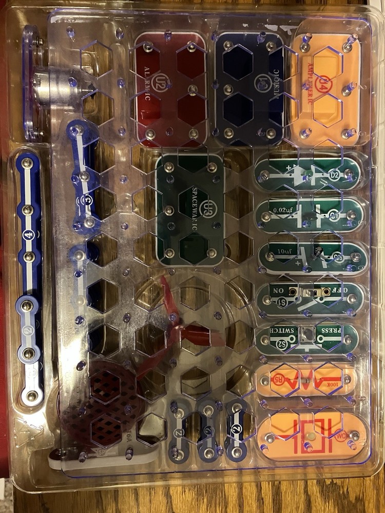 Snap Circuits Electronics Kit Lot – Base + Modules + Extra Connectors