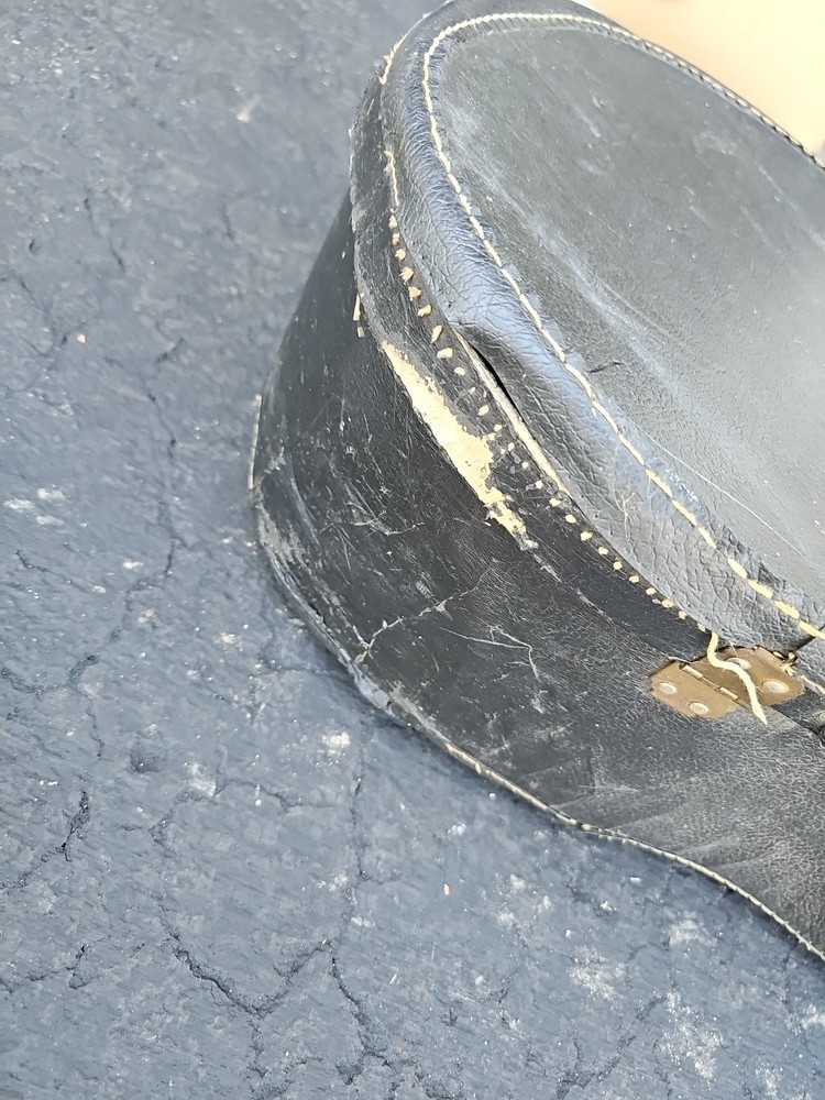 egmond guitar With Case. Used