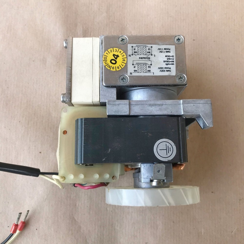 KNF PM12995-86 DIAPHRAGM VACUUM PUMP