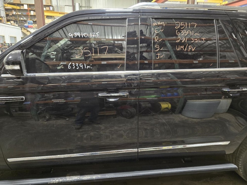 Camera/Projector Camera Windshield Mounted Fits 18-22 NAVIGATOR 1548104