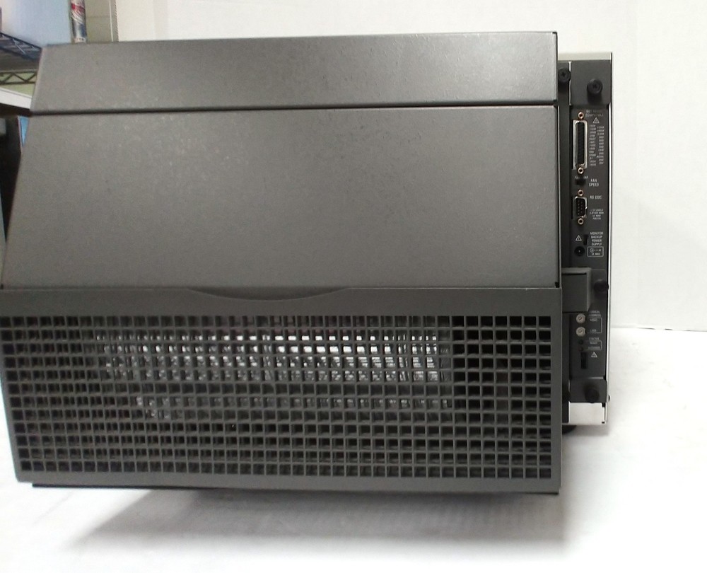 Tektronix TLA720 Logic Analyzer, Mainframe, 12-slot