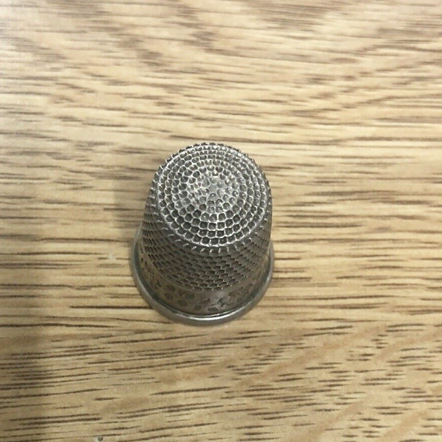 VINTAGE Sterling Silver Flower Design Thimble