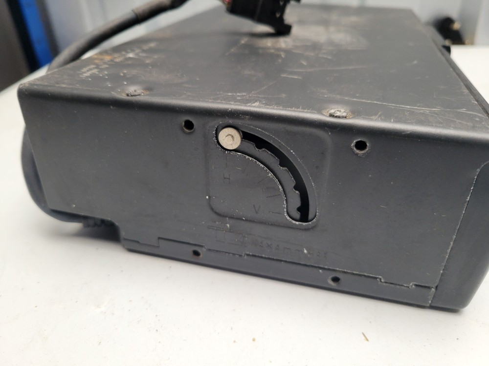 JEEP CD CHANGER 04760904AB - UNTESTED