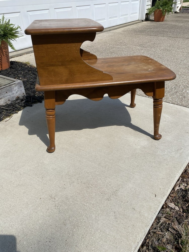Ethan Allen Baumritter Heirloom Maple Nutmeg Step End Table