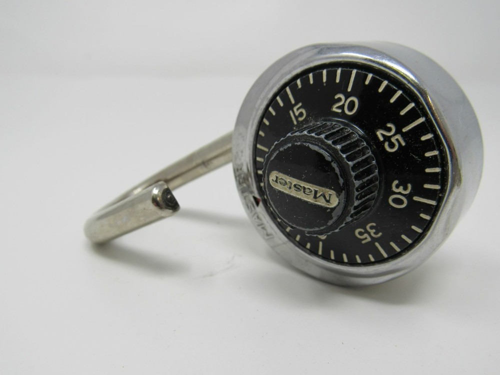 Master Lock Co Combination Pad Lock Back Key Hole 367055 V5