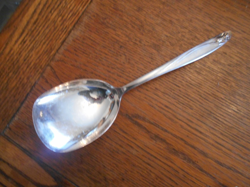 Intnl Deep Silver 1962 ANNIVERSARY ROSE Pattern Berry Casserole Spoon 5826