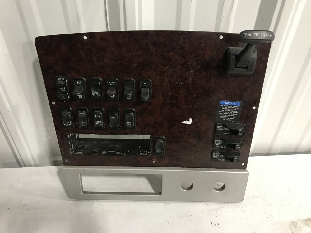 Freightliner 122SD SWITCH Dash Panel - Used | P/N HF7052