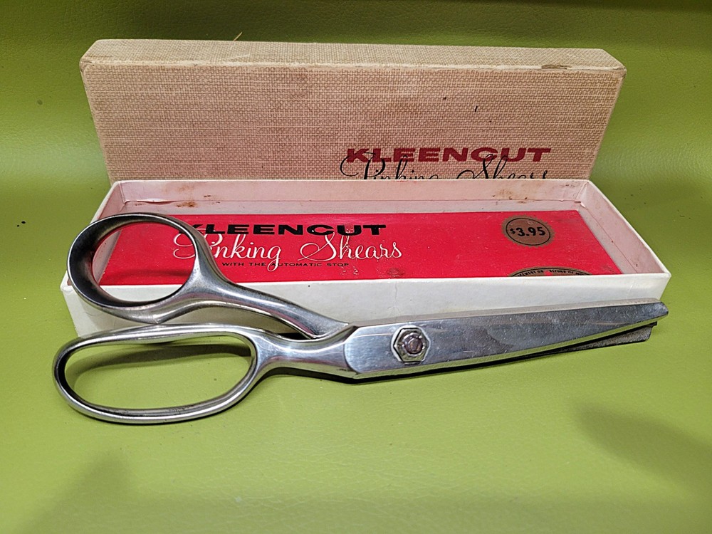 VINTAGE 1950s KLEENCUT PINKING SHEARS w/ BOX