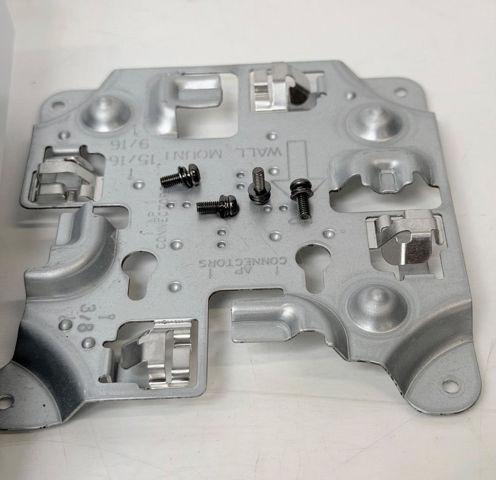 Sophos APX 320 Access Point - includes Mounting Bracket