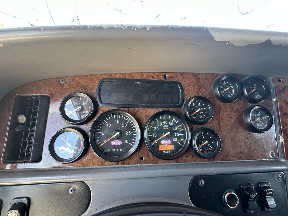 2000-2005 Peterbilt 387 Speedometer Instrument Cluster - Used