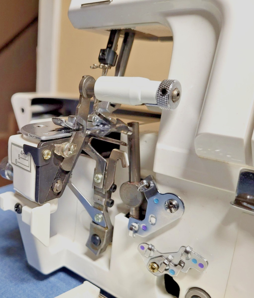 White Speedylock Differential Model 1800 Serger Sewing Machine -TESTED & WORKING