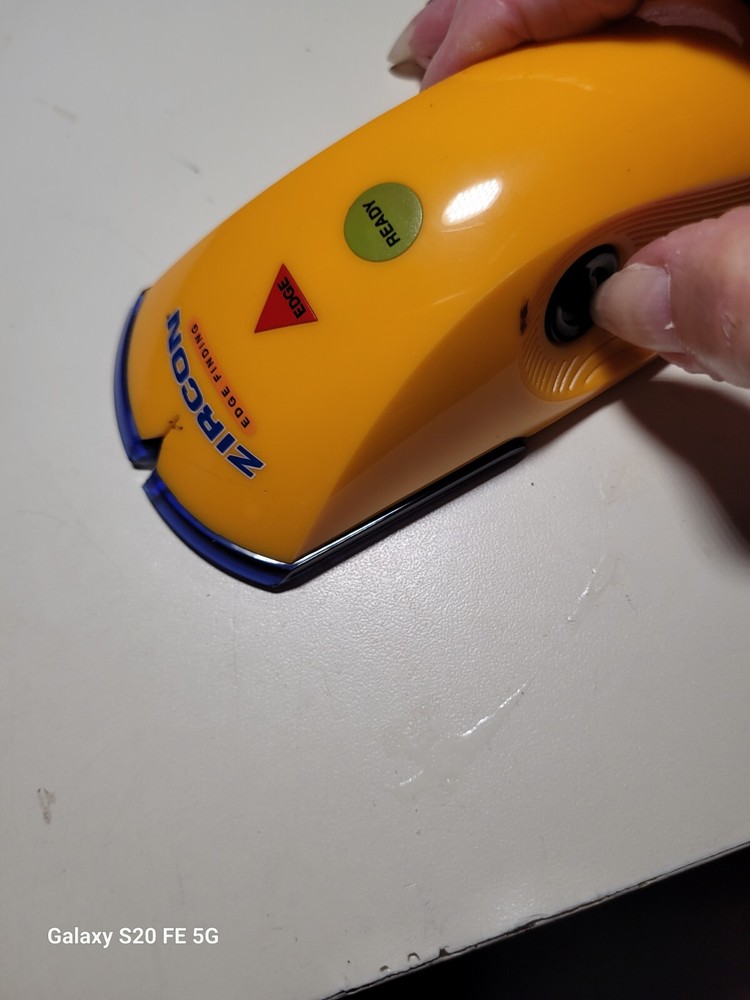 Zircon StudSensor L20 Stud Finder Scan 3/4" Depth Wood Stud Finder EDGE-QR CODE