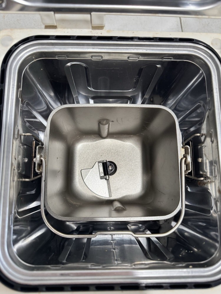 Panasonic SD-BT2P White Bread Bakery Automatic 1 Pound Bread Maker Machine japan