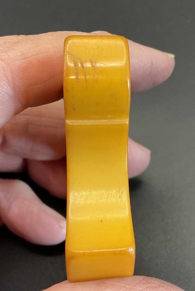 VINTAGE CATALIN BAKELITE BUTTERSCOTCH ELEPHANT NAPKIN RING READ