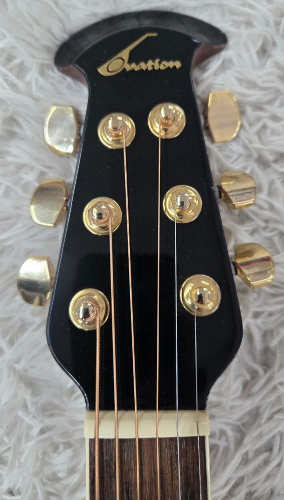 Ovation Celebrity CSE24 6-string Acou/Ele Guitar in Ruby Red with Hardshell Case