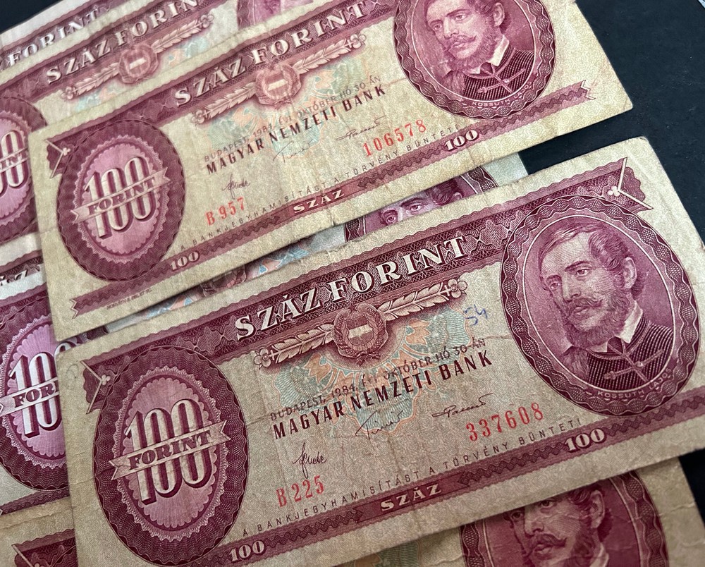 8 - HUNGARY FORINT BANKNOTES - 100s