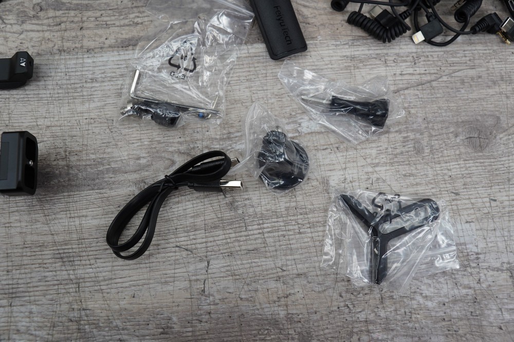 Feiyu SCORP Mini 2 Kit | Gimbal Stabilizer for Mirrorless Camera Smartphone