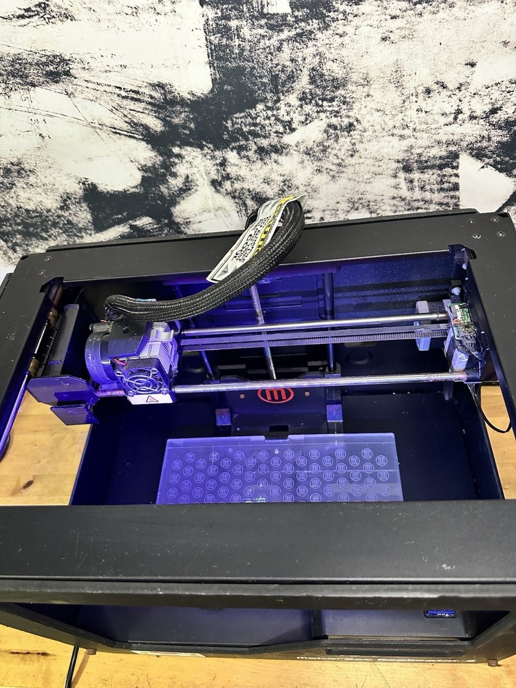 MakerBot Replicator 2 Desktop 3D Printer – Powers On, Untested, AS-IS