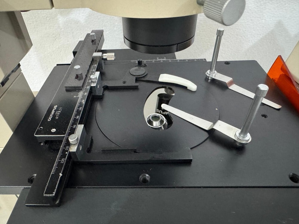 Olympus IMT-2 Inverted Fluorescence Microscope w/ LWD CDPlan & SPlan Objectives