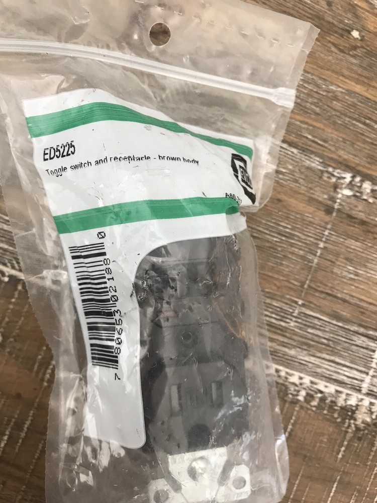 Diversitech ED5225 TOGGLE SWITCH & RECEPTACLE with Indicator, 15 A