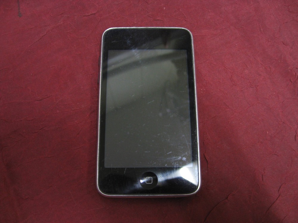 iPod A1288 Gen 2 - for Parts - Does Not Turn On - ok External Condition