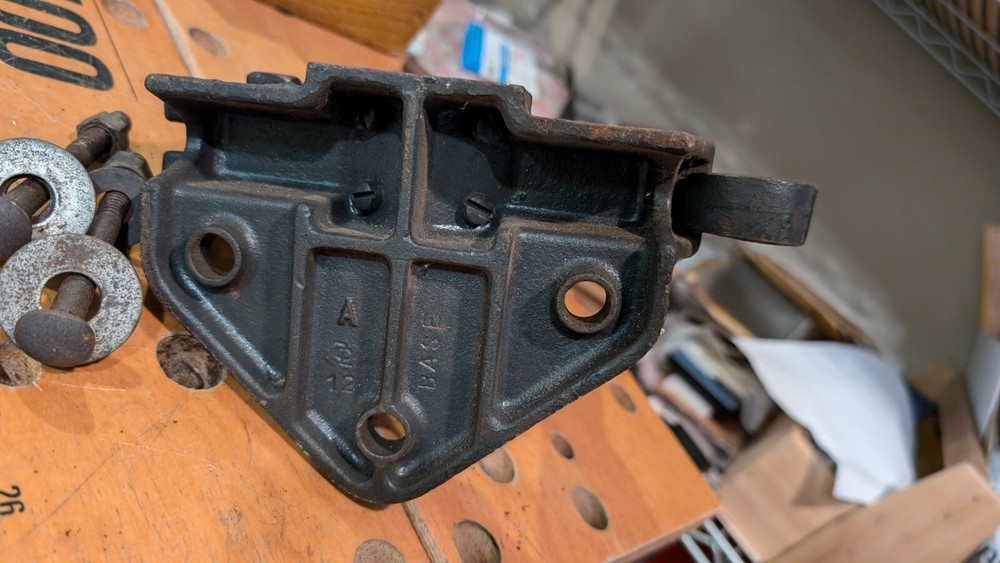 Desmond Stephan Simplex #12 Bench Mounted Pipe Vise w/2 mounting bolts