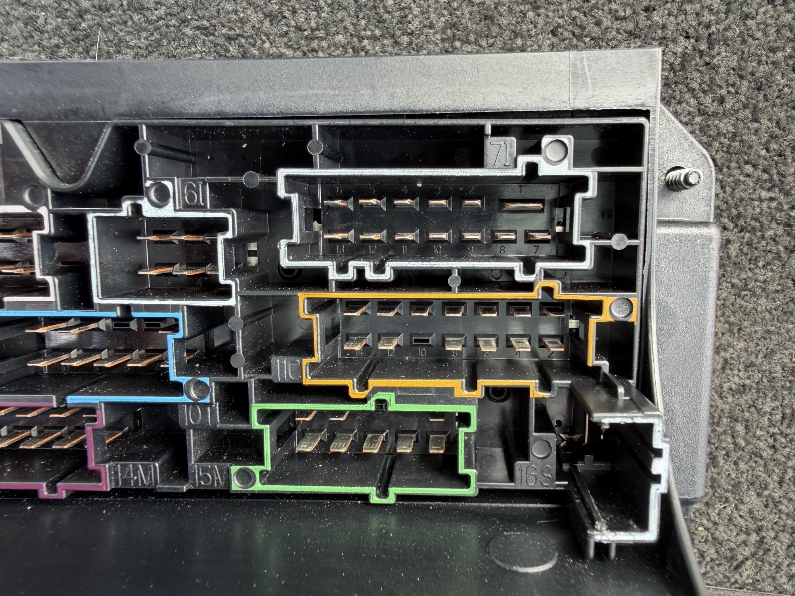 2010-2012 Mercedes-Benz E350 Front SAM Relay Fuse Box OEM 2129008307