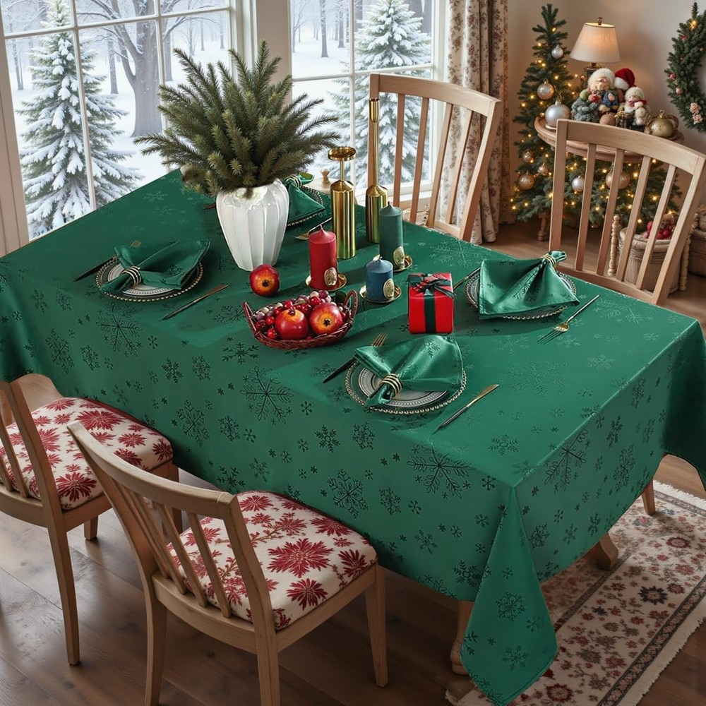 MATIRUG Green Christmas Tablecloth 84" x 60" (Rectangular), Snowflake