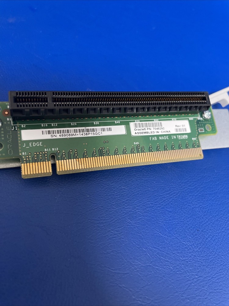 NICE SUN ORACLE SLOT PCI-E RISER BOARD ASSEMBLY 7048710