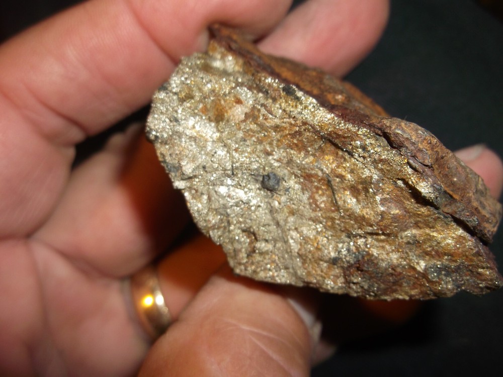 gold silver copper ore, 147 grams samples ,ore high grade .this is not