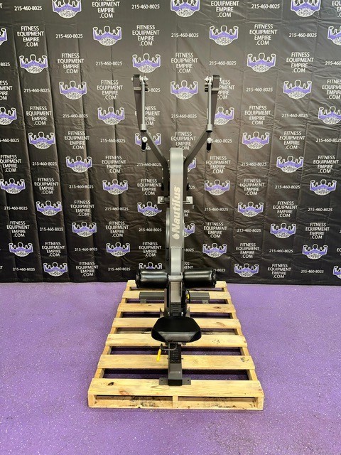 Nautilus Nitro Lat Pulldown w / Swivel Handles