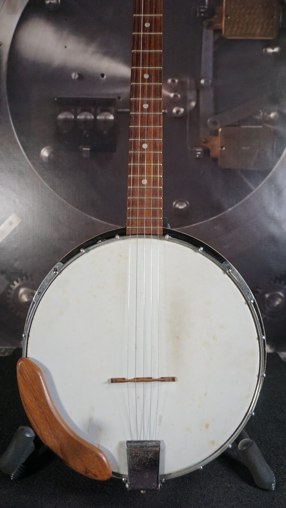 Pirles 5-String Closed Back Banjo w/ Hard Case