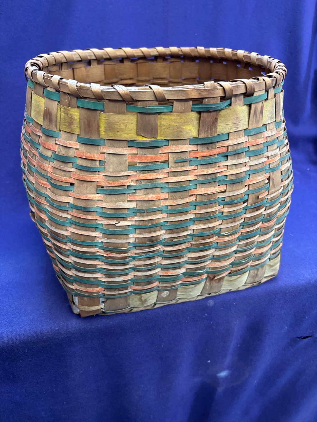 ANTIQUE NATIVE AMERICAN INDIAN WOODLANDS PAINTED SPLINT WOVEN BASKET VERY OLD